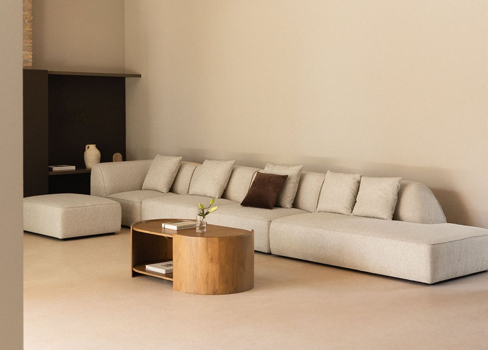 Sofa modułowy narożny 4-częściowy z prawym szezlongiem i tapicerowanym pufem Cardea