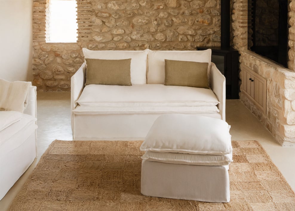 Zestaw do salonu Grace z lnu i bawełny, składający się z 2-osobowej sofy i pufy - Tkaniny Distressed White