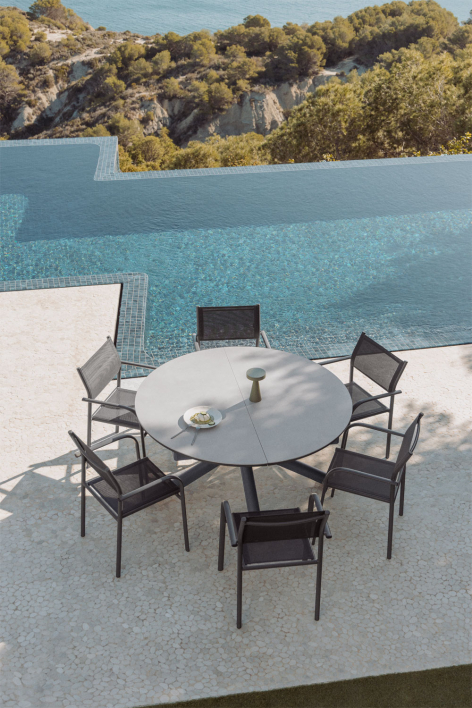 Zestaw stołu 145-200x145 cm rozkładanego z aluminium Begur oraz 6 sztaplowanych krzeseł ogrodowych z podłokietnikami z aluminium