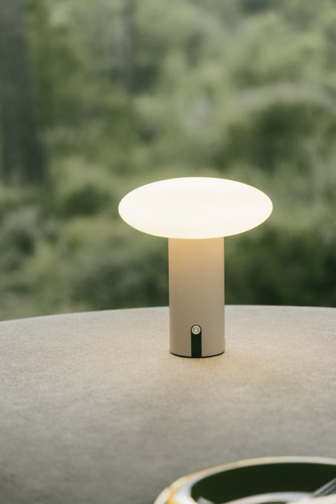 Bezprzewodowa lampa stołowa LED do użytku zewnętrznego z żelaza Zosima