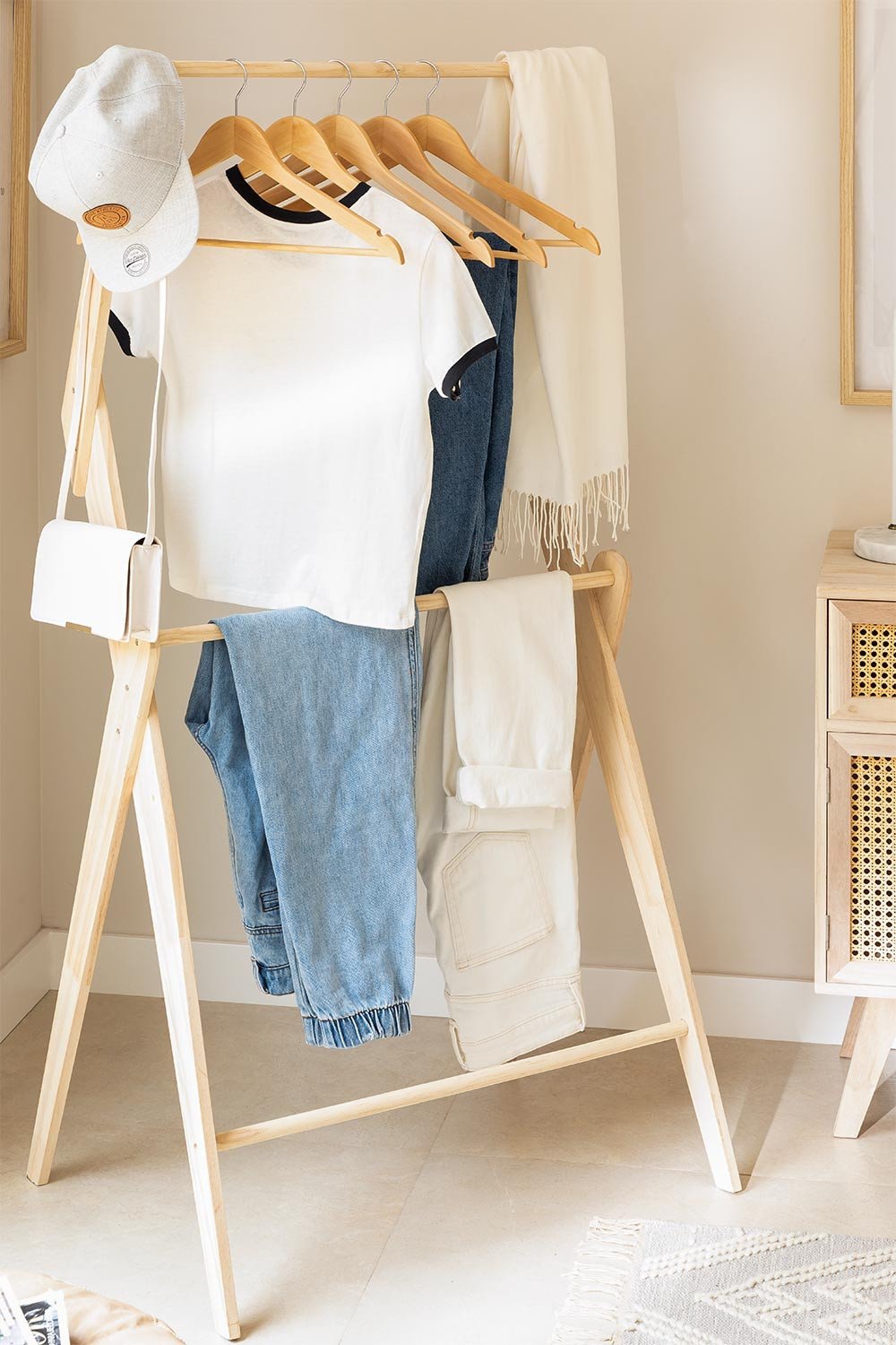 Zestaw 6 wieszaków z drewna Orig, obrazek w galerii 7