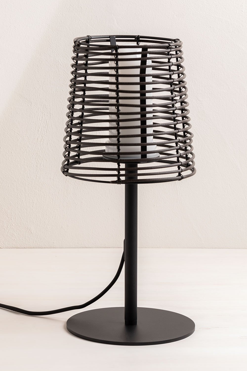 Zewnetrzna lampa stolowa z efektem drewna Bissel, obrazek w galerii 1