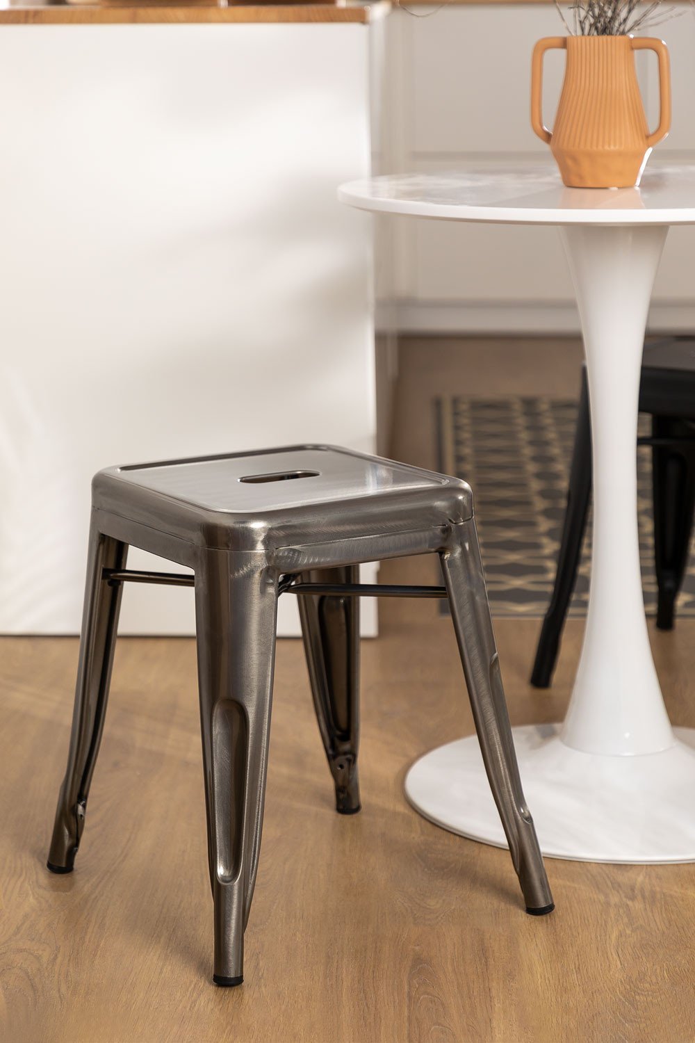 Niski stolek ze szczotkowanej stali LIX, obrazek w galerii 1