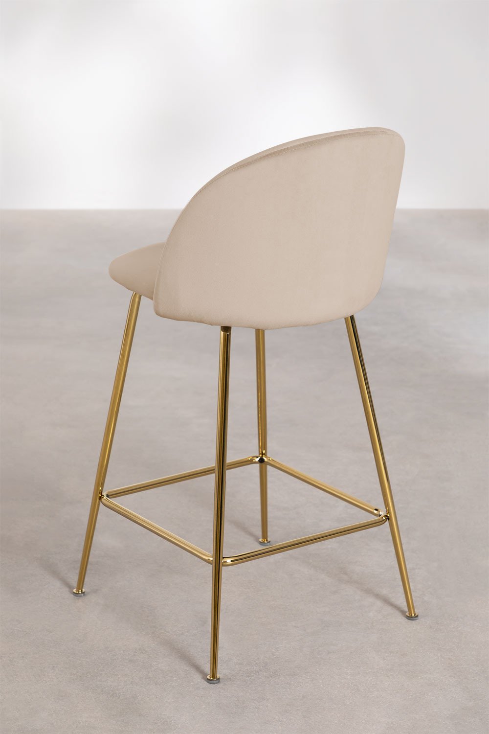 Taboret wysoki 65 cm z brązowego pszenica aksamitu i złotymi nogami Kana Design, obrazek w galerii 3