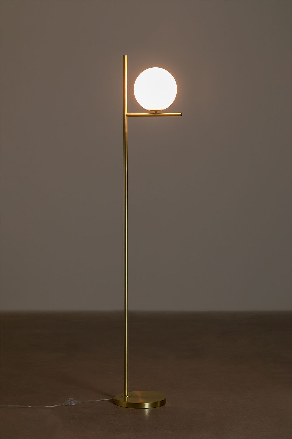 Żelazna lampa podłogowa ze szklaną kulą Garland, obrazek w galerii 3