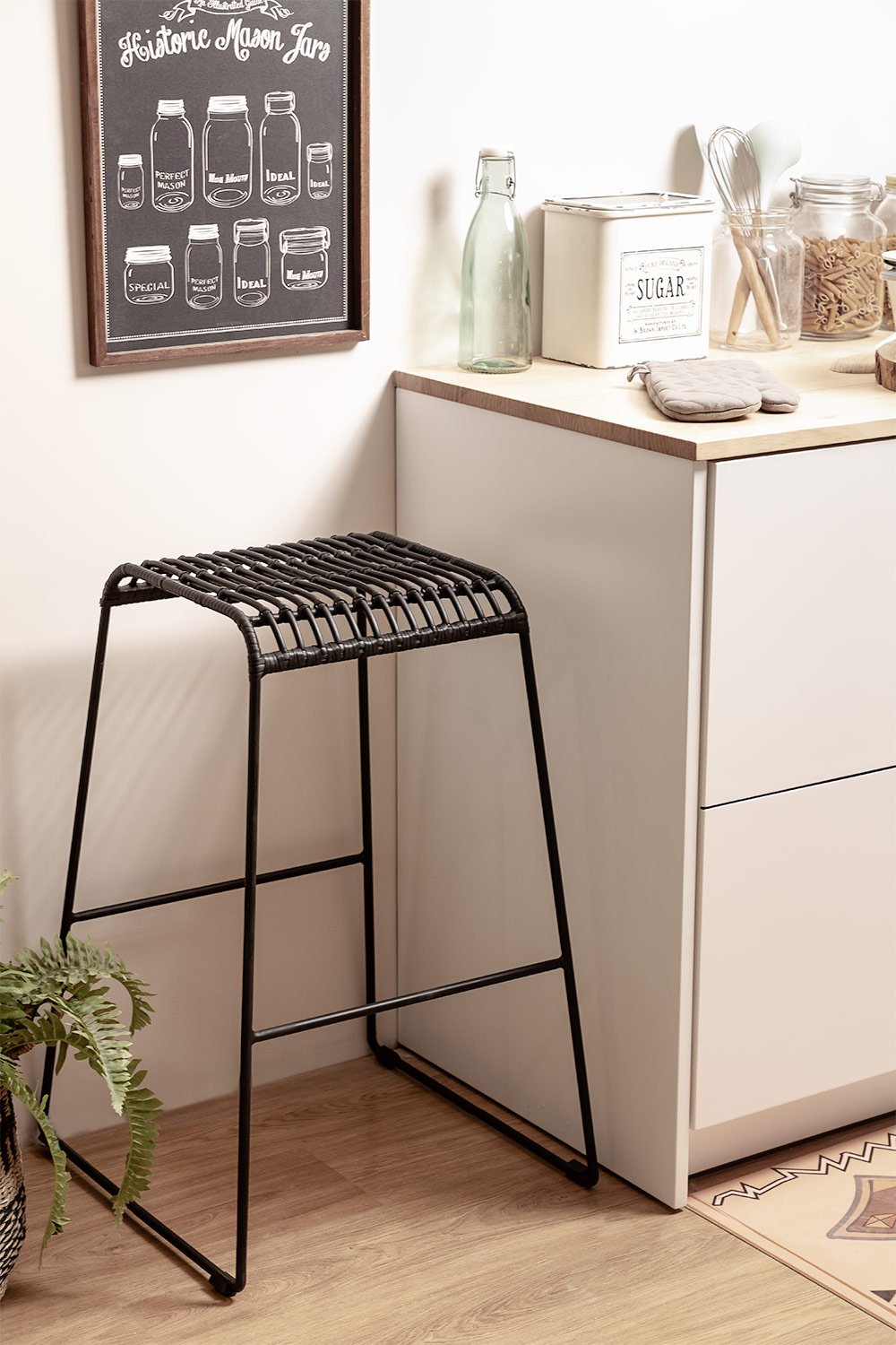 Wysoki stolek z syntetycznego rattanu (75,5 cm) Saon, obrazek w galerii 1
