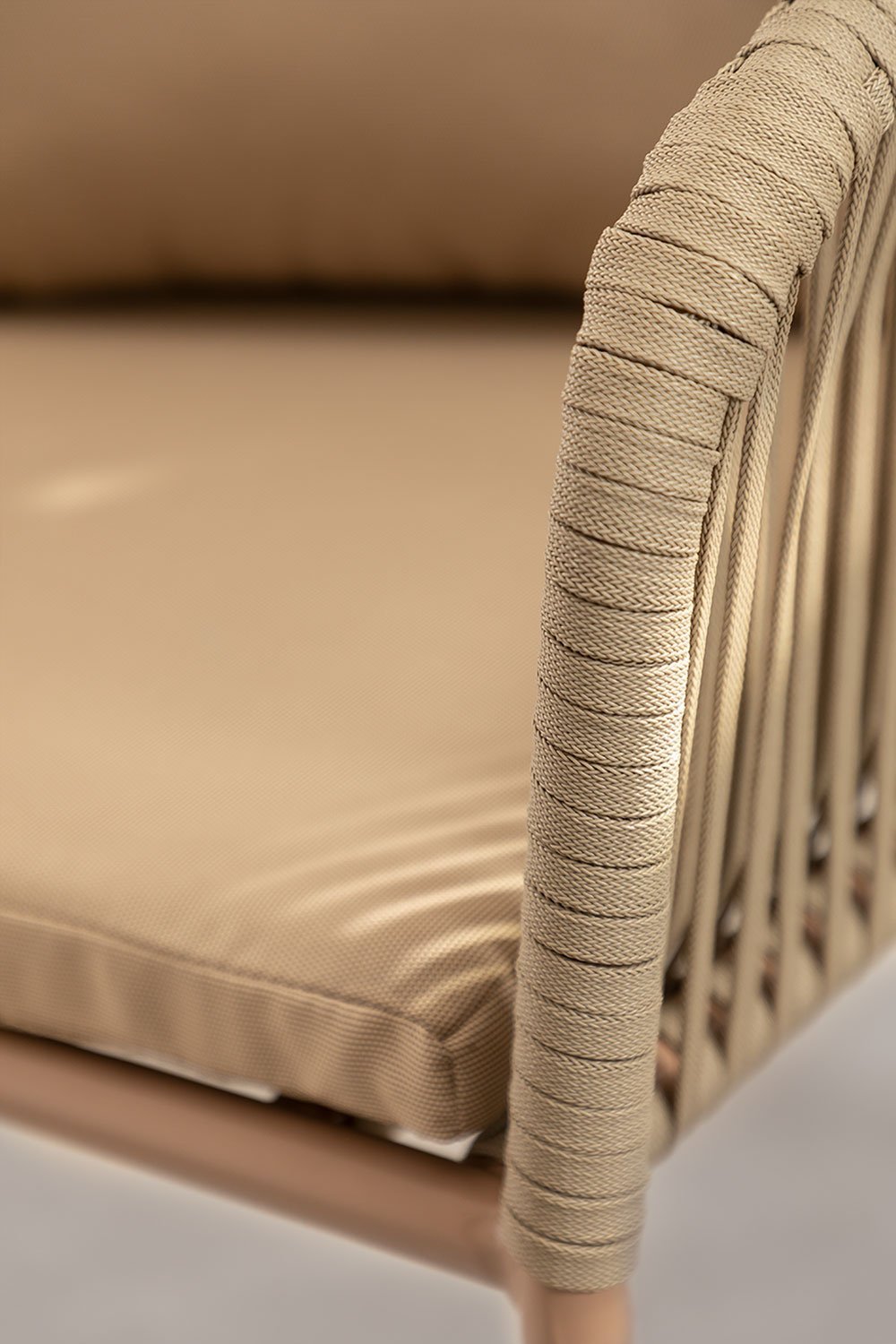 Zestaw 2 krzeseł ogrodowych Arhiza Classic z aluminiowymi podłokietnikami i plecioną liną, obrazek w galerii 5