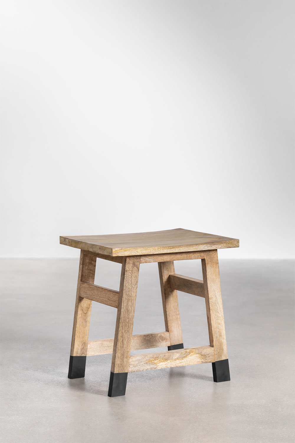 Niski stołek z drewna mango Pid, obrazek w galerii 1