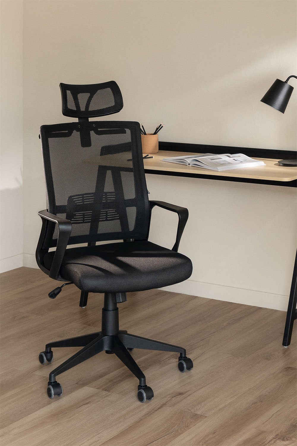 Krzesło biurowe z kółkami i zagłówkiem Teill Black, obrazek w galerii 1