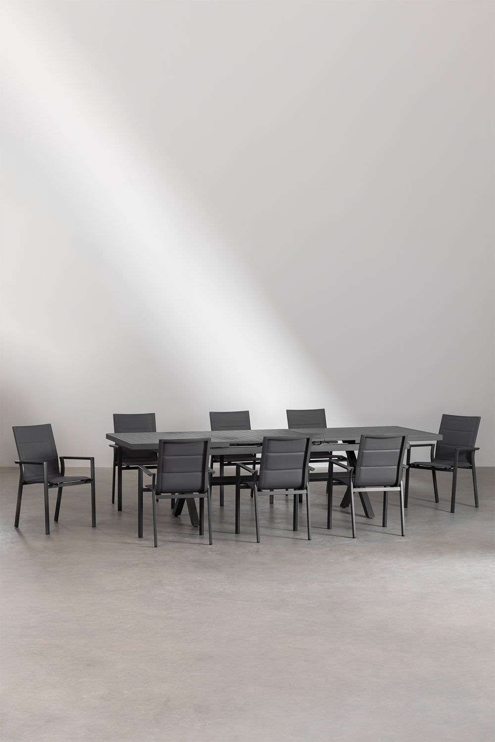 Zestaw stołu prostokątnego 240-300x100 cm rozkładanego oraz 8 sztaplowanych krzeseł ogrodowych z podłokietnikami z aluminium Kar, obrazek w galerii 2