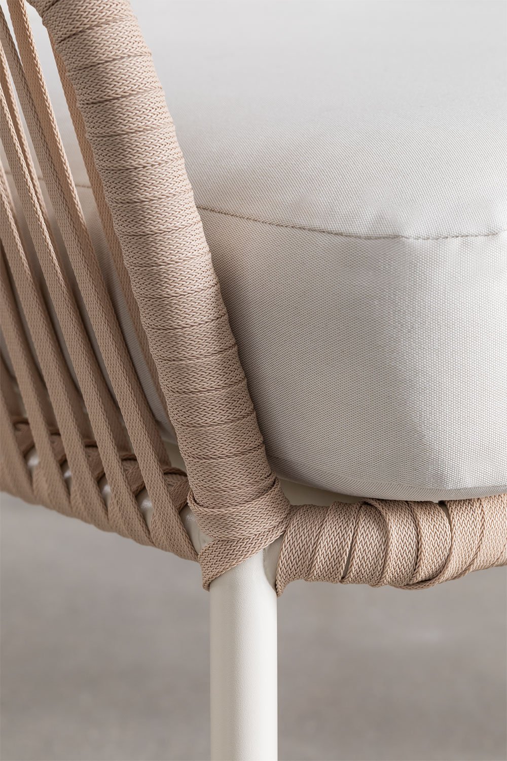 Zestaw ogrodowy z sofą 2-osobową, 2 fotelami i stolikami kawowymi z aluminium i plecionej liny Arhiza     , obrazek w galerii 9