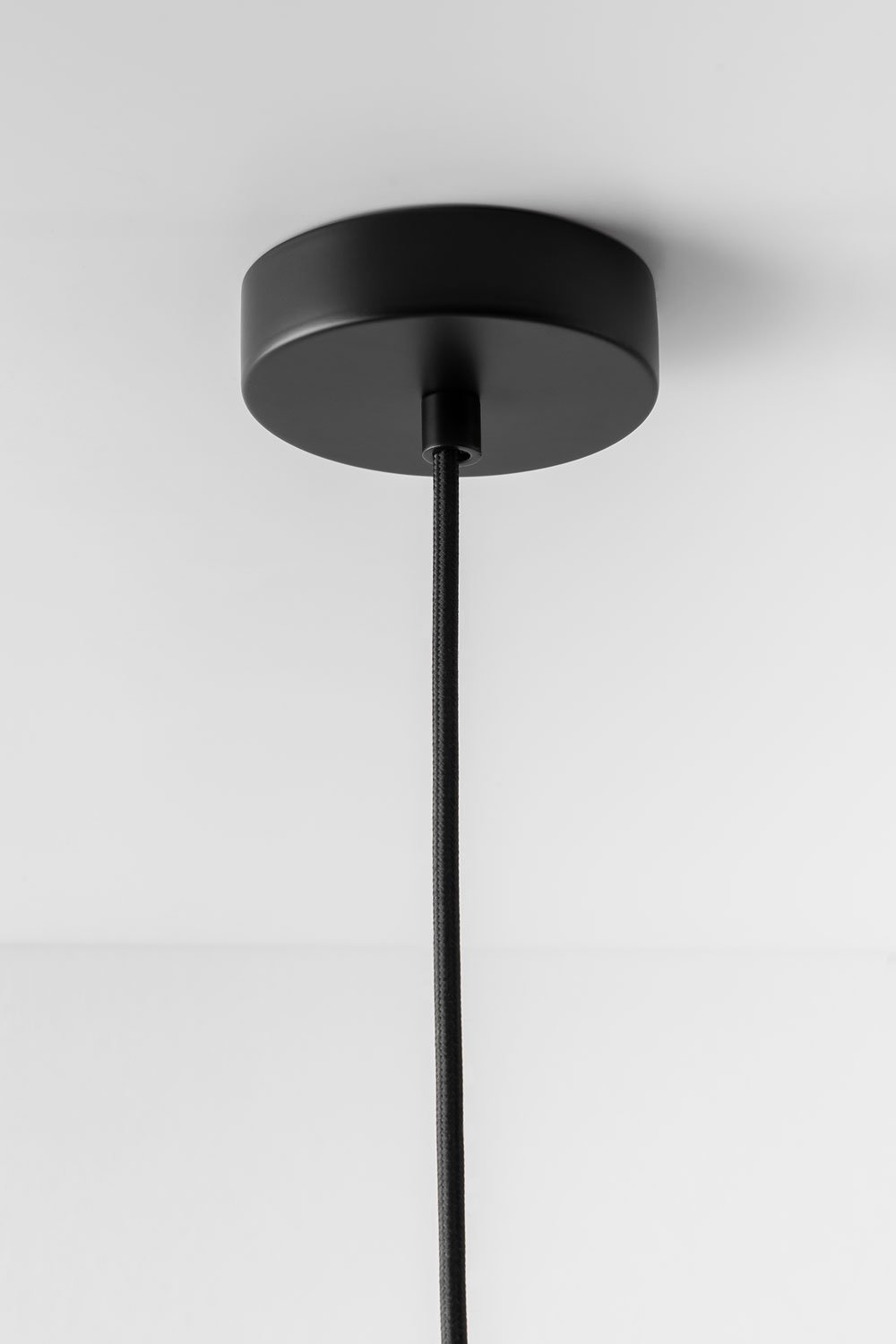 Lampa sufitowa wisząca z metalu z kulą ze szkła Marliene, obrazek w galerii 5