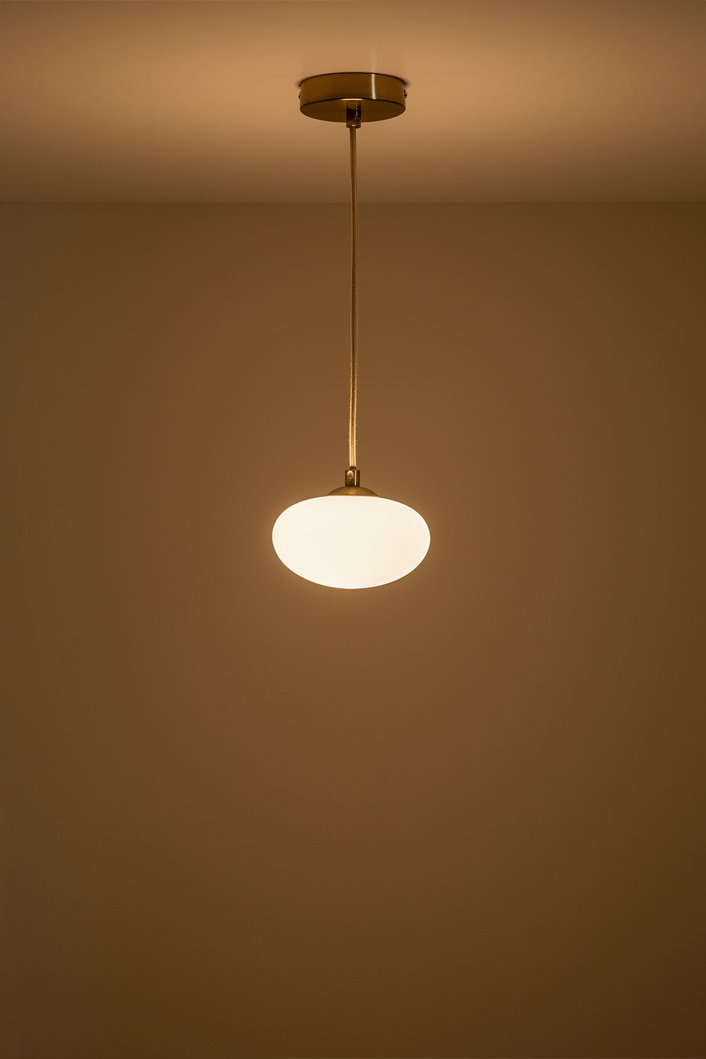 Lampa sufitowa wisząca z metalu z kulą ze szkła Marliene, obrazek w galerii 3