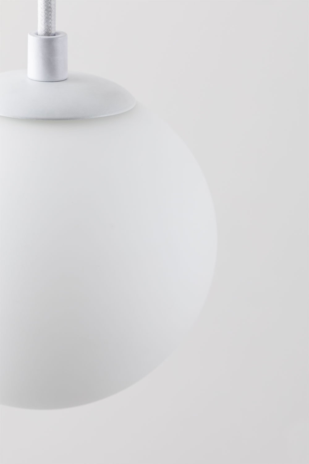 Lampa sufitowa wisząca Ø12 cm z żelaza z kulą ze szkła Uvol, obrazek w galerii 4