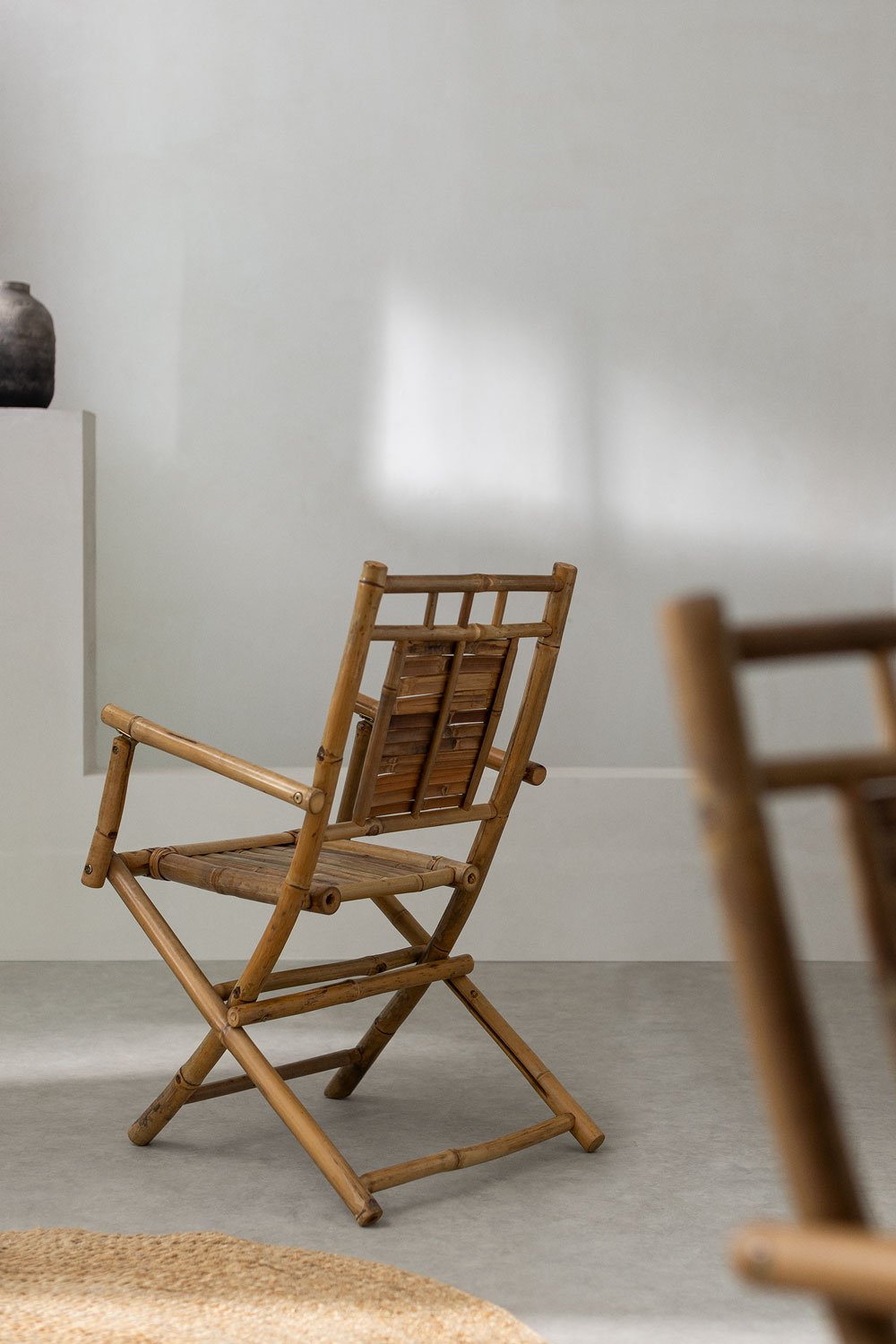 Składane krzesło do jadalni z podłokietnikami z bambusa Yakku, obrazek w galerii 1