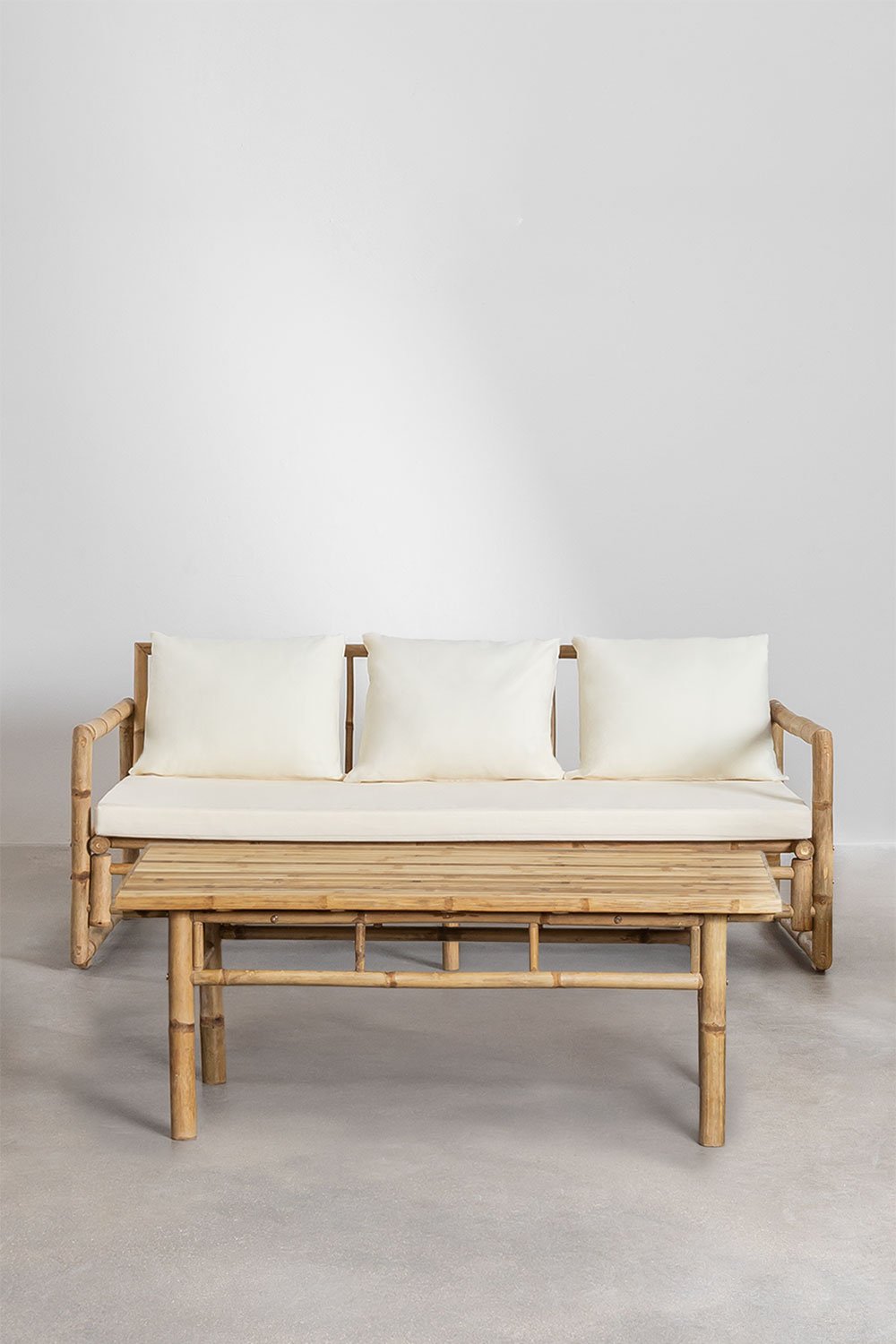 Zestaw ogrodowy składający się z 3-osobowej sofy i stolika kawowego (120x60 cm) z bambusa Livayna, obrazek w galerii 1