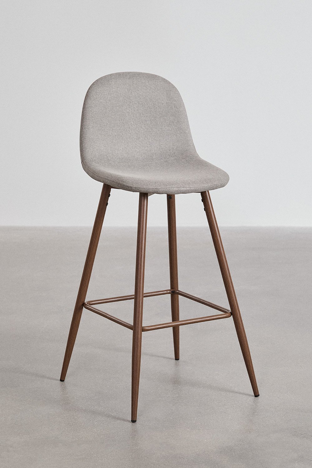 Taboret wysoki 75 cm z szarej tkaniny betonowej i nogami o ciemnym wykończeniu drewna Glamm, obrazek w galerii 1