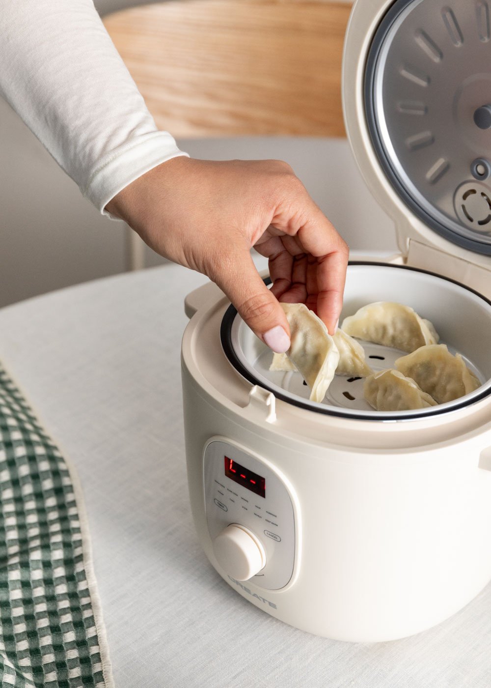 CREATE - RICE COOKER STUDIO - Elektryczny garnek do gotowania ryżu 2 l z koszem do gotowania na parze, obrazek w galerii 3