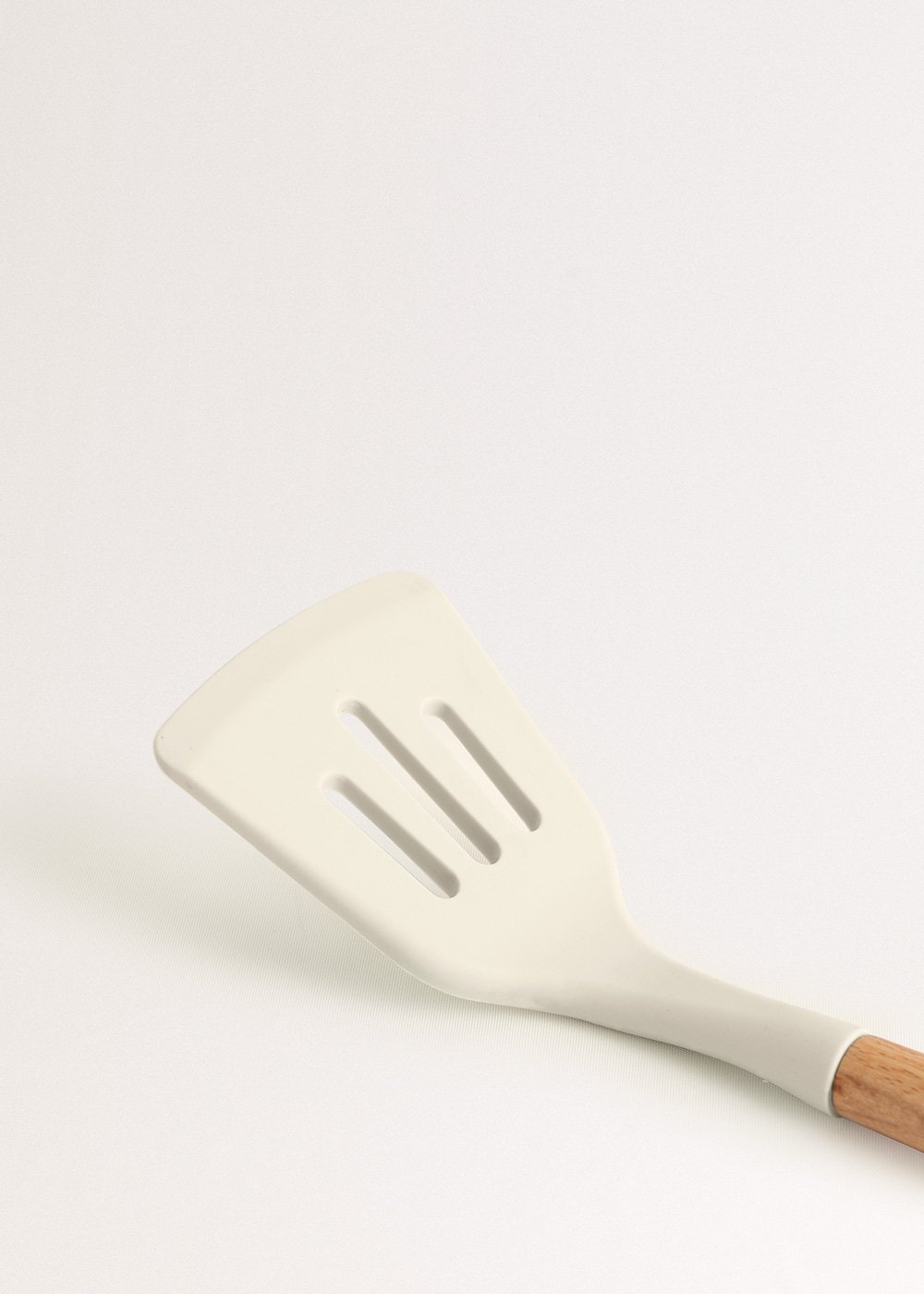 CREATE - KITCHENWARE STUDIO - Zestaw akcesoriów kuchennych wykonanych z silikonu e drewna, obrazek w galerii 4