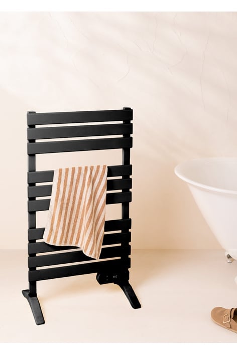 CREATE - WARM TOWEL - Elektryczny wieszak na ręczniki podłogowy lub ścienny 500W