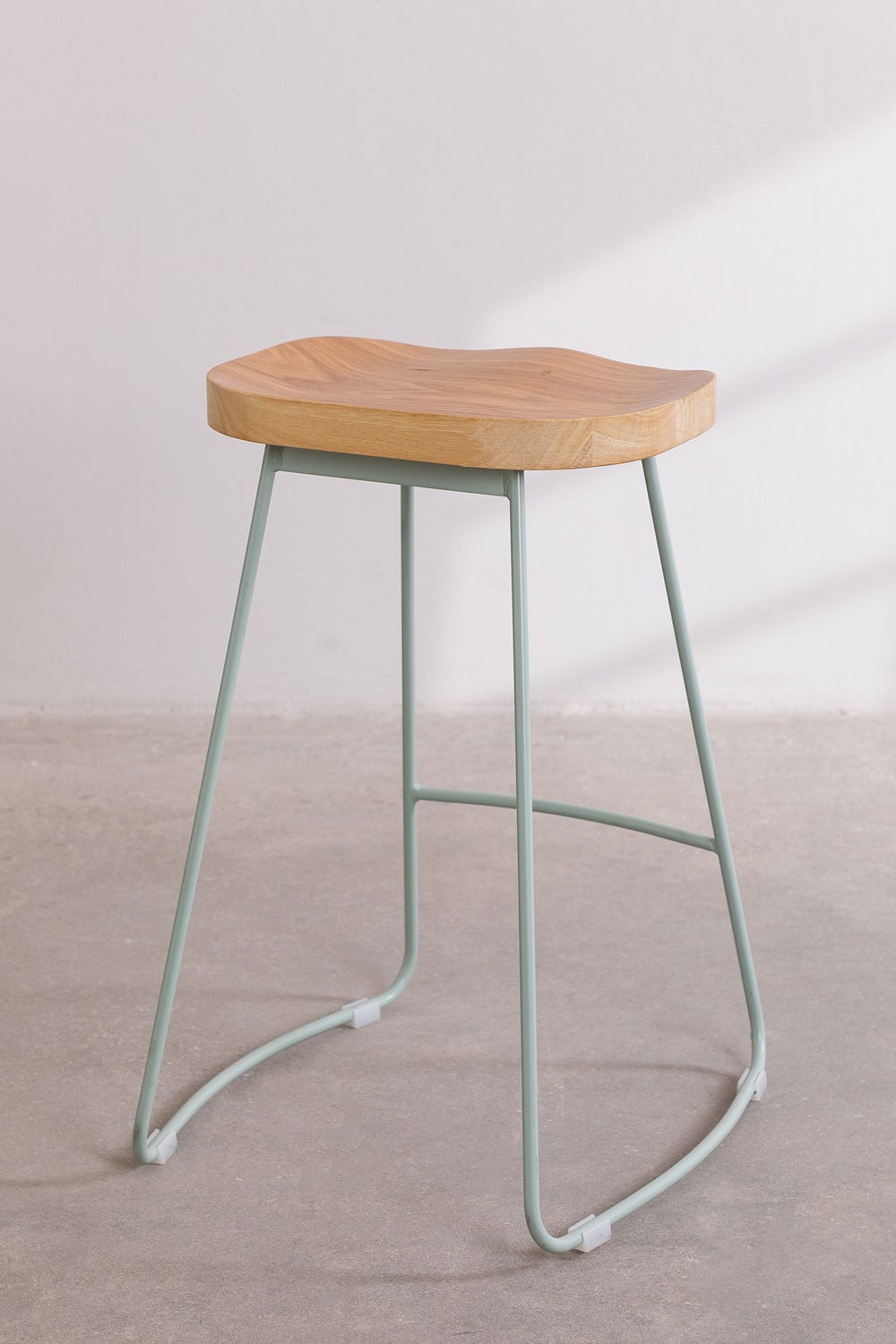 Zestaw 4 taboretów wysokich 65 cm ze stalowej pianki celadon i drewna wiązowego Neicol, obrazek w galerii 5