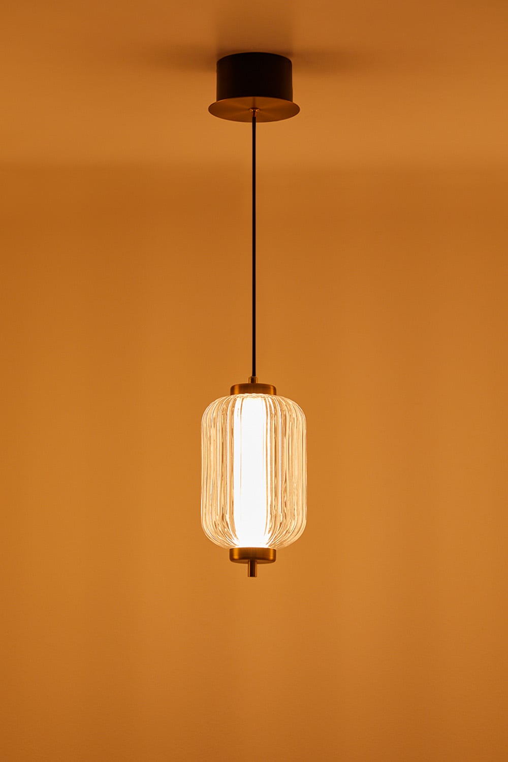 Lampa sufitowa wisząca LED z żelaza z 1 kulą szklaną Necsar, obrazek w galerii 3