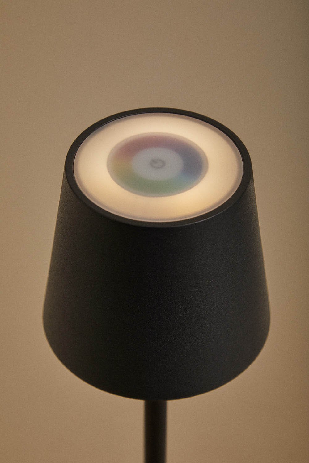 Bezprzewodowa lampa stojąca LED do użytku zewnętrznego Isona, obrazek w galerii 4