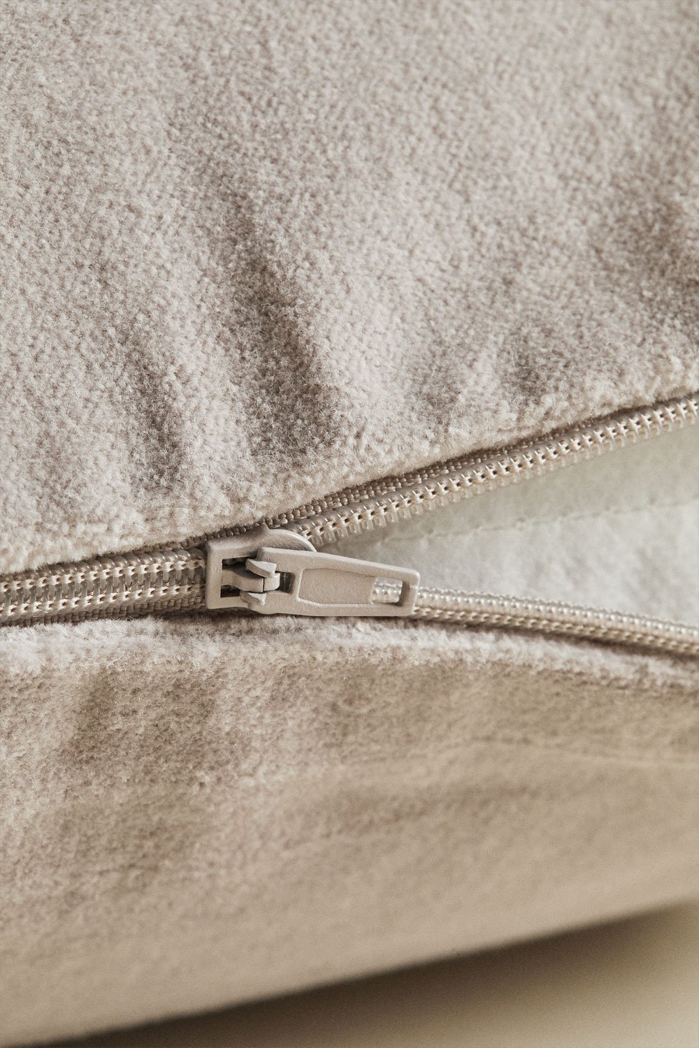 Kwadratowa poduszka Enid z bawełnianego aksamitu 40x40 cm
, obrazek w galerii 7