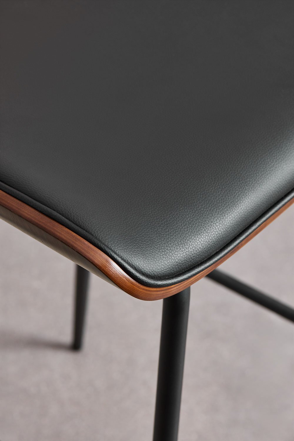 Taboret wysoki 75 cm z ciemnego drewna, rattanu i czarnej ekoskóry Raysa, obrazek w galerii 6