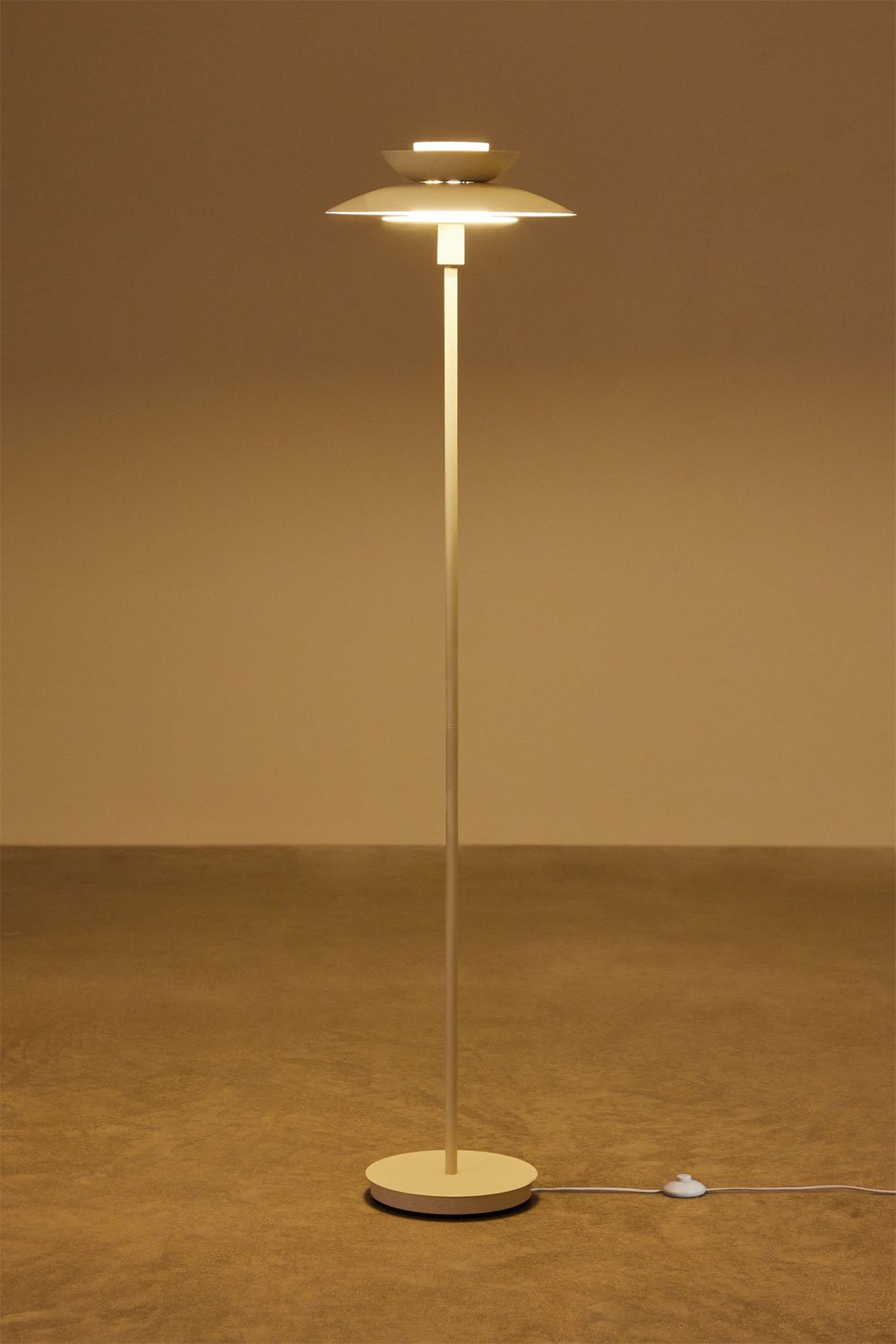 Żelazna lampa podłogowa Alicia, obrazek w galerii 3