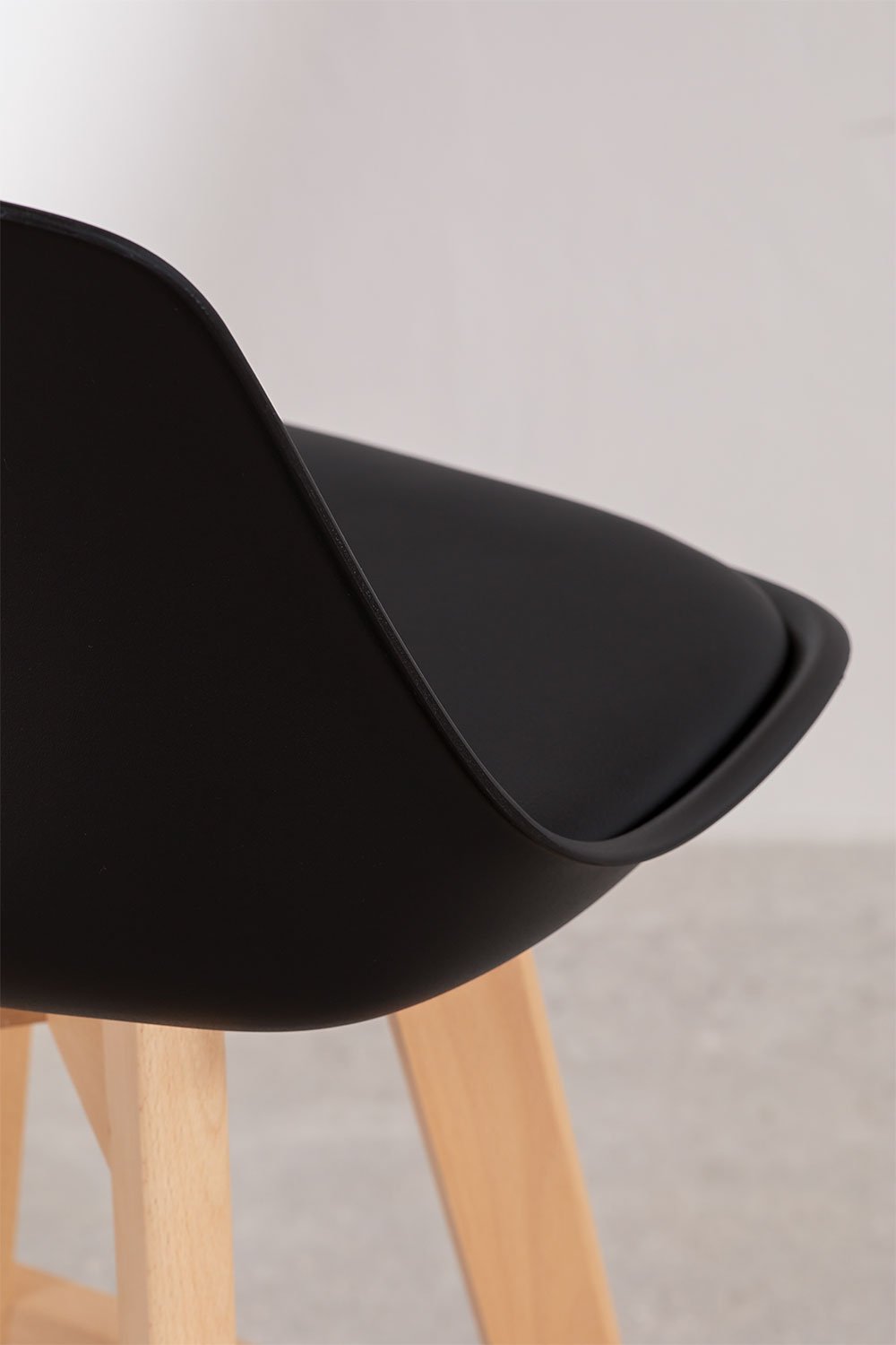 Taboret wysoki 75 cm z drewna bukowego, polipropylenu i czarnej ekoskóry Nordic Edition, obrazek w galerii 4