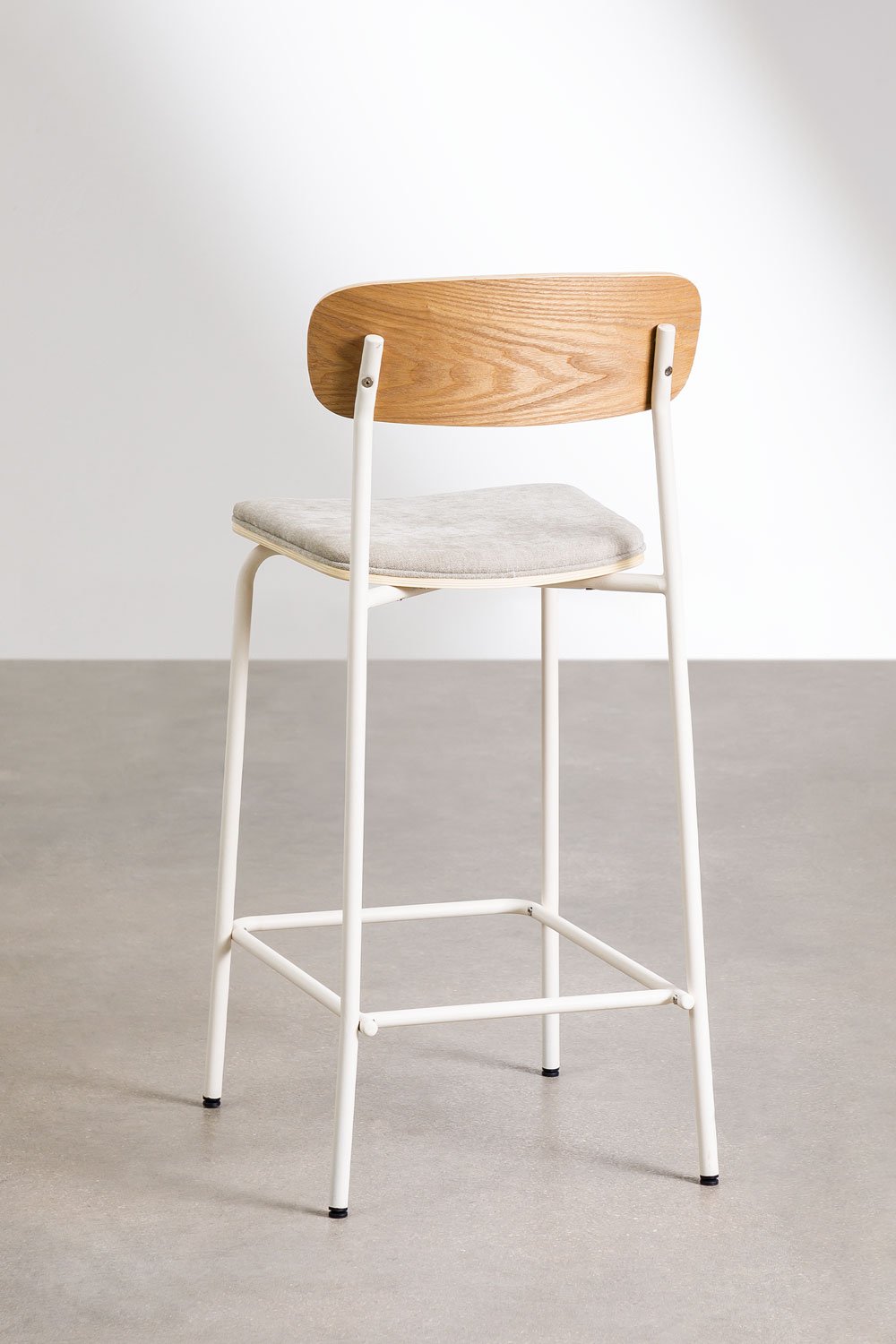 Zestaw 4 taboretów wysokich 65 cm ze stalowego żelaza o wykończeniu biel gardenia, tkaniny złamana biel i drewna Wilpier, obrazek w galerii 5