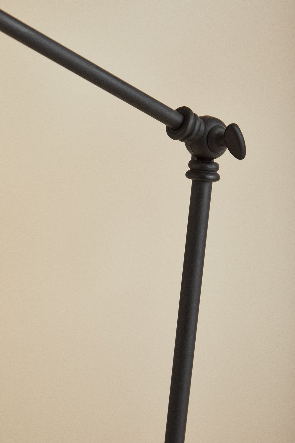 Lampa stołowa LED z żelaza Valtyn, obrazek w galerii 8