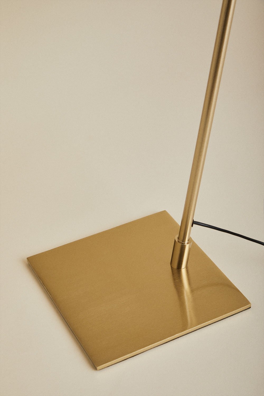 Lampa stołowa LED z żelaza Valtyn, obrazek w galerii 8