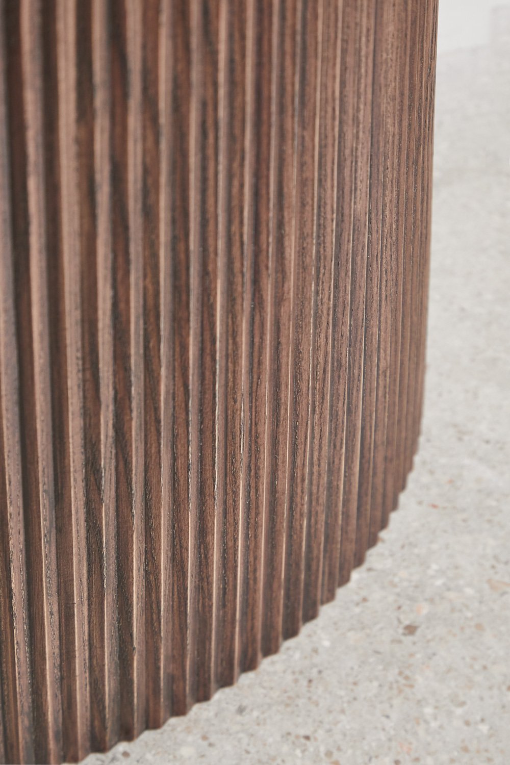 Drewniany zestaw mebli łazienkowych ze zintegrowaną umywalką ceramiczną Maude, obrazek w galerii 6