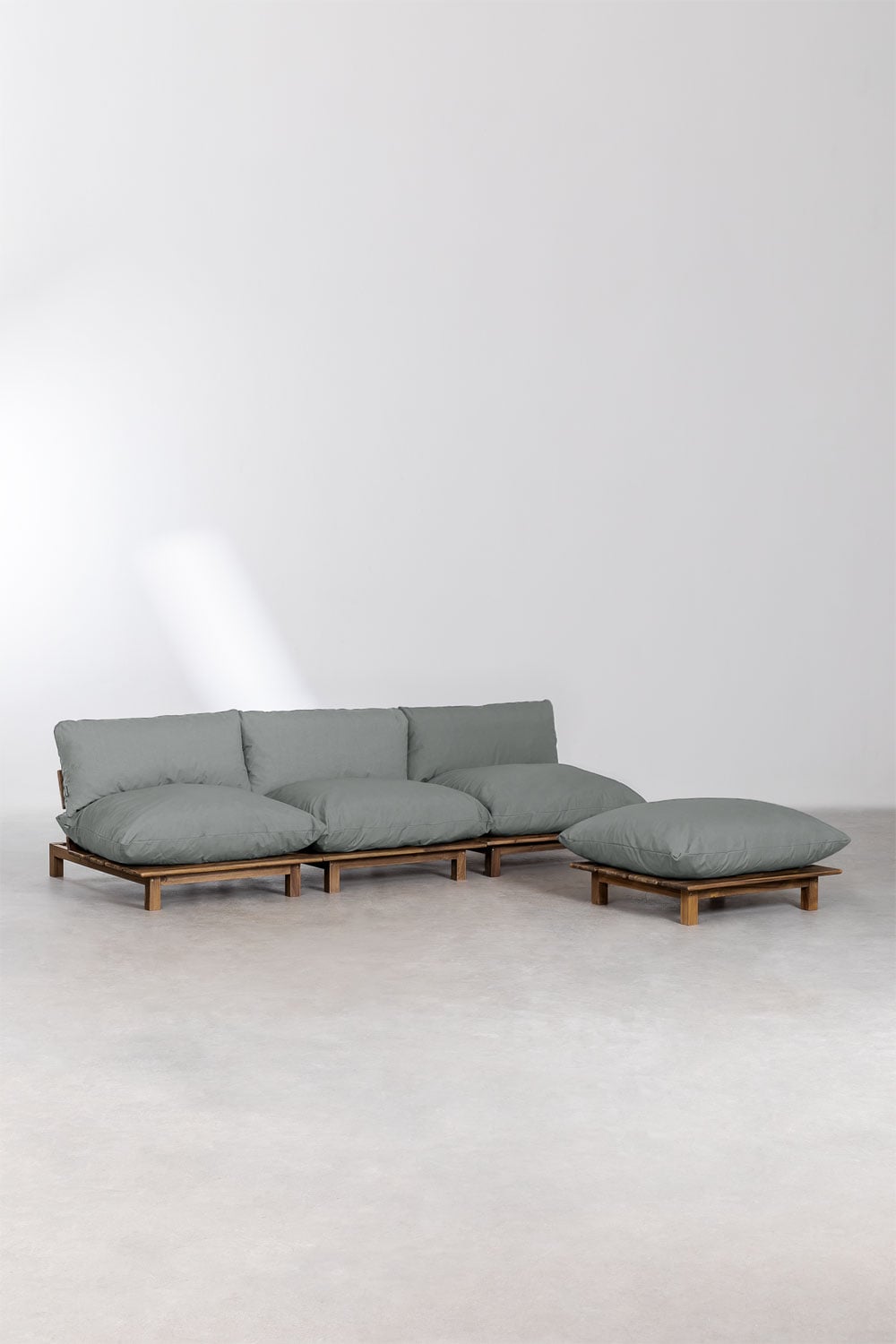 Trzyczęściowa modułowa sofa ogrodowa z rozkładanym fotelem i pufą z drewna akacjowego Brina, obrazek w galerii 3