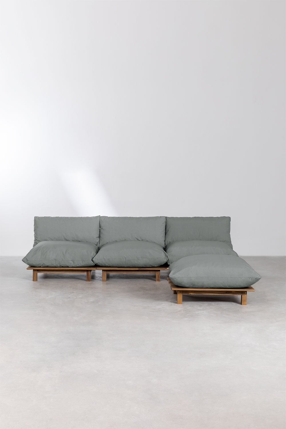 Trzyczęściowa modułowa sofa ogrodowa z rozkładanym fotelem i pufą z drewna akacjowego Brina, obrazek w galerii 4