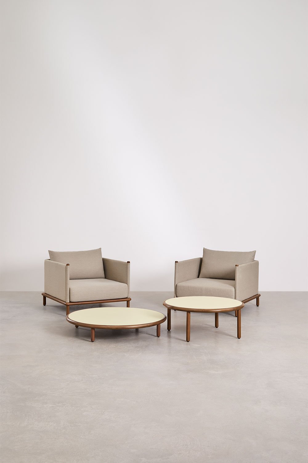 sklum Zestaw wypoczynkowy z 2 fotelami i 2 okrągłymi stolikami kawowymi z drewna akacjowego Olivia