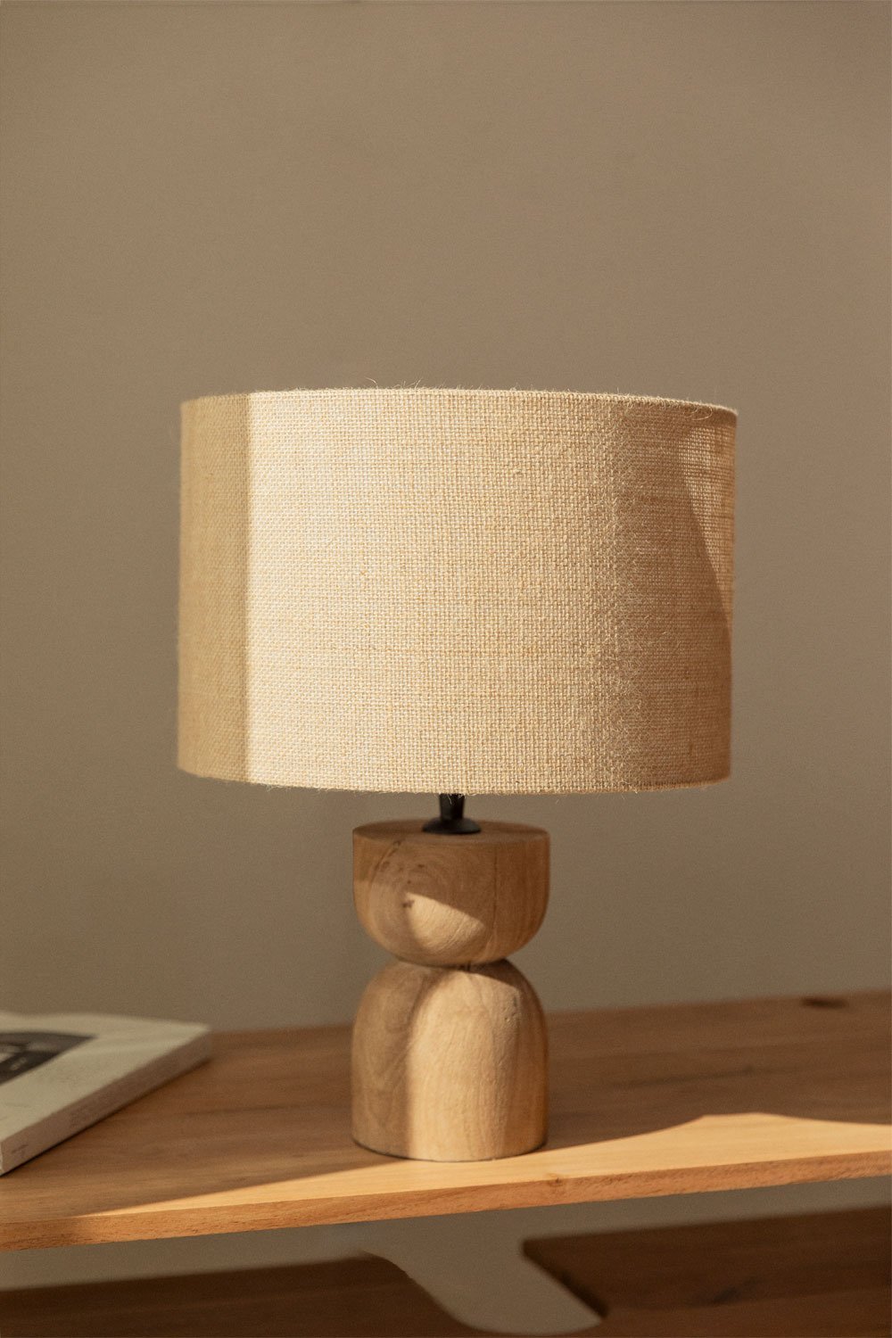 Lampa stołowa ↑40 cm z drewna mango i lnu Gabina, obrazek w galerii 1