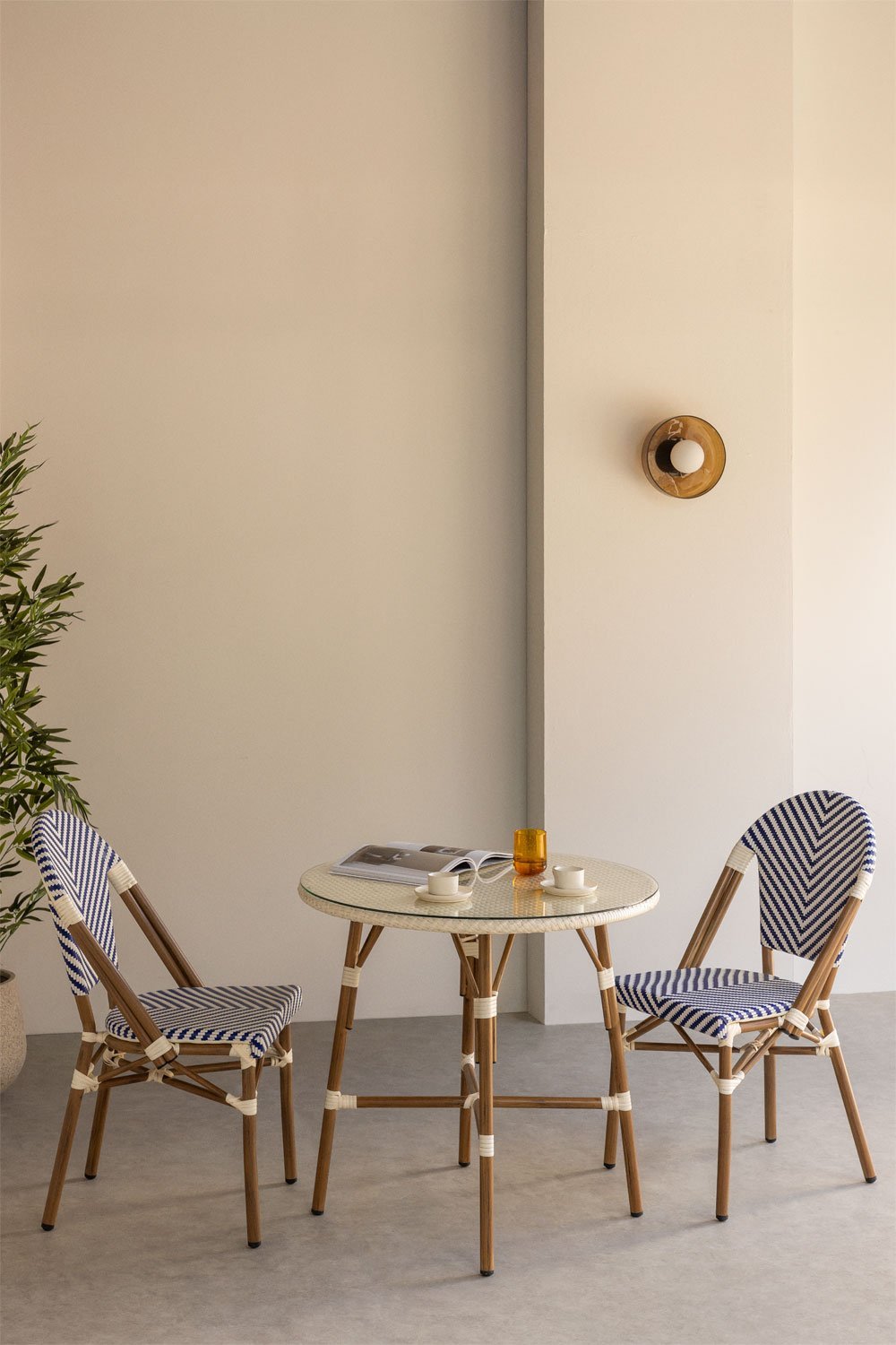 Zestaw okrągły stół Ø80 cm i 2 składane krzesła do jadalni z aluminium Brielle Bistro, obrazek w galerii 1