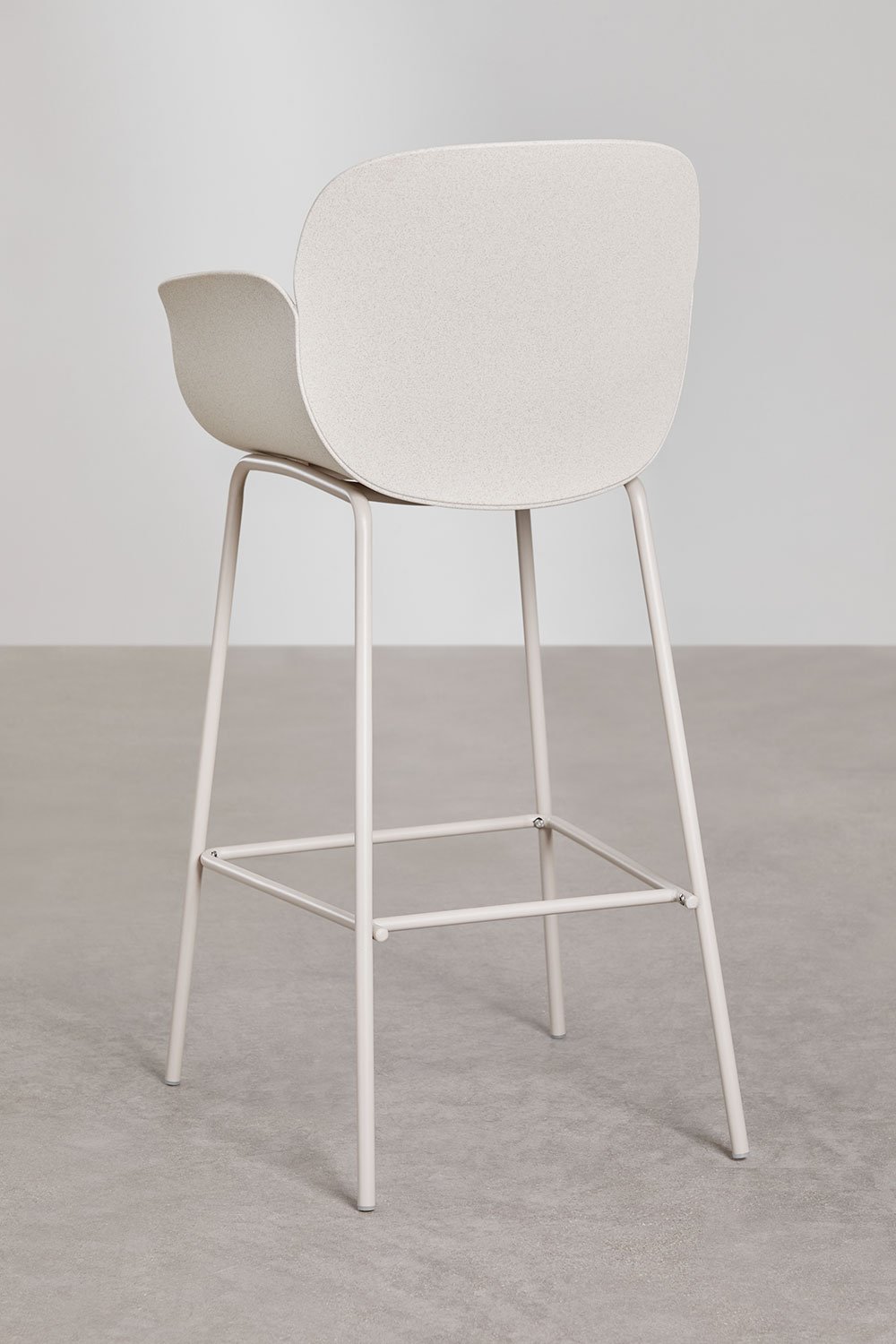 Taboret wysoki 75 cm z polipropylenu i żelaza biały kamień Lynette, obrazek w galerii 5