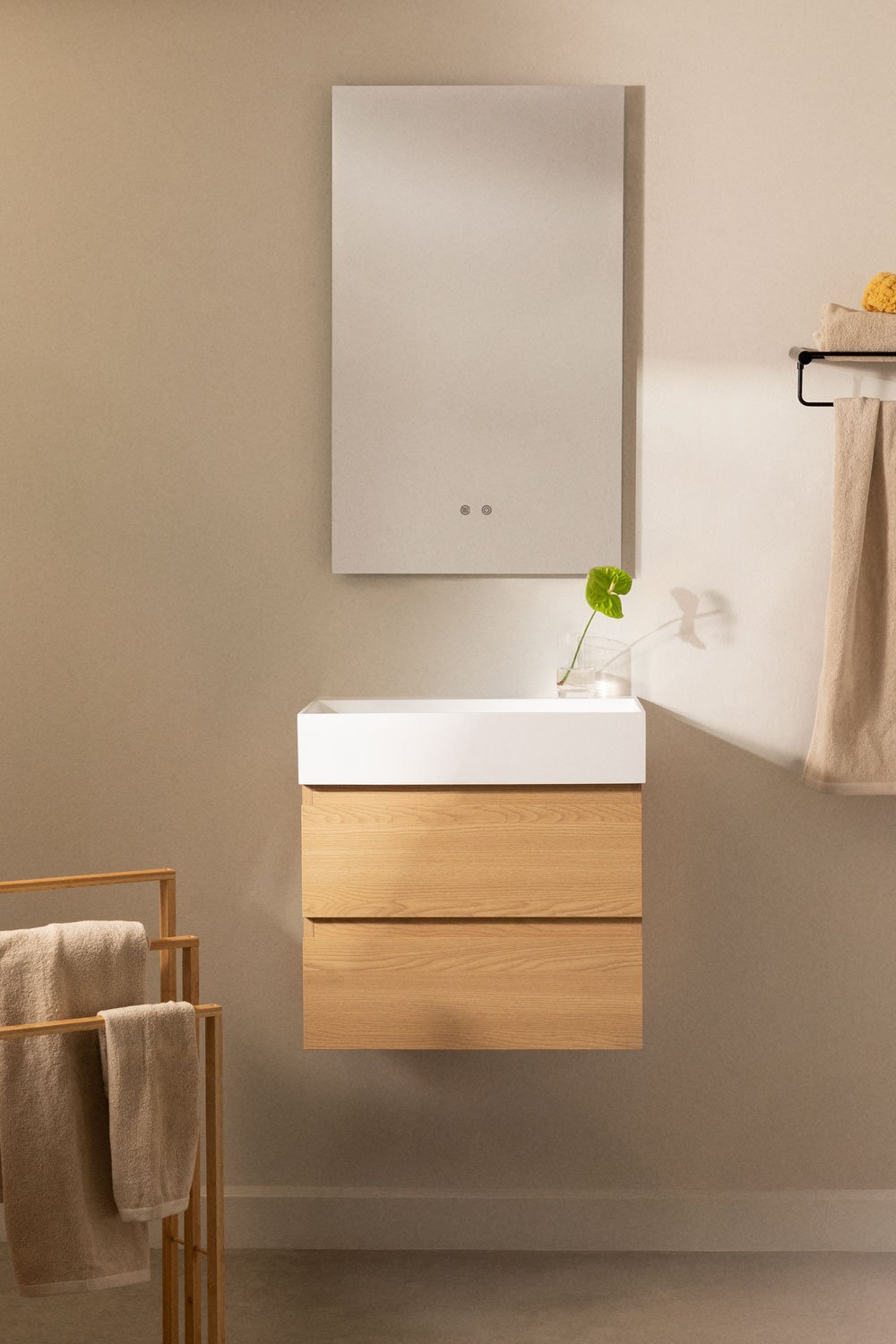 Zestaw wiszących mebli łazienkowych z drewna i forniru jesionowego zintegrowany z umywalką Ona, obrazek w galerii 1