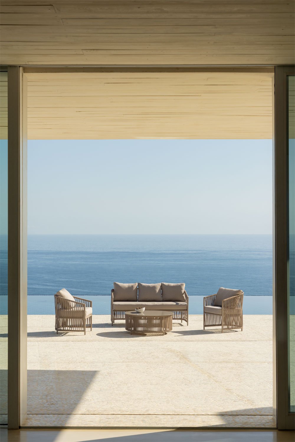 Zestaw ogrodowy z dwuosobową sofą, 2 fotelami i stolikami kawowymi wykonanymi z aluminium i plecionej liny Sophie., obrazek w galerii 1