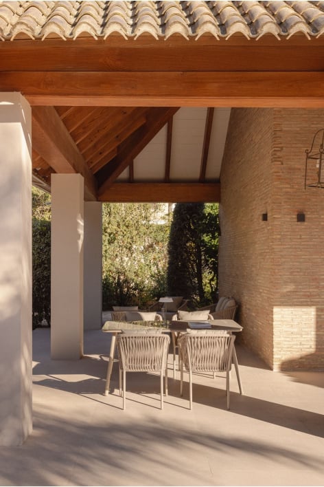 Zestaw prostokątnego stołu Arhiza Classic o wymiarach 160x90 cm i 4 aluminiowych krzeseł ogrodowych.