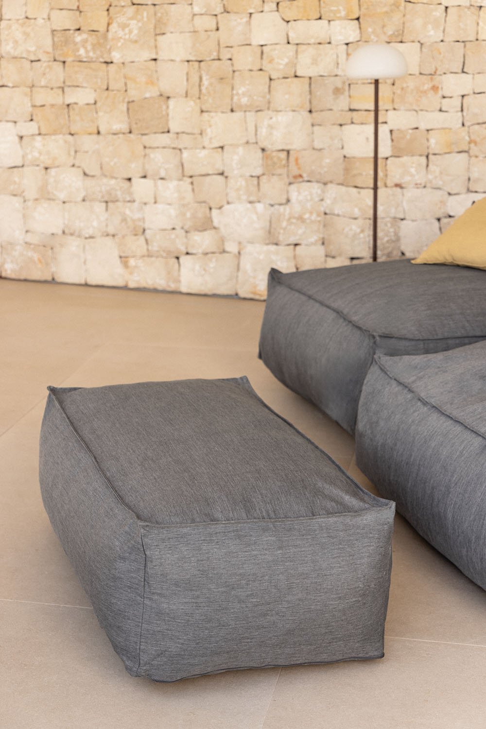 Pufa ogrodowa 110x65 cm z tkaniny Dojans, obrazek w galerii 1