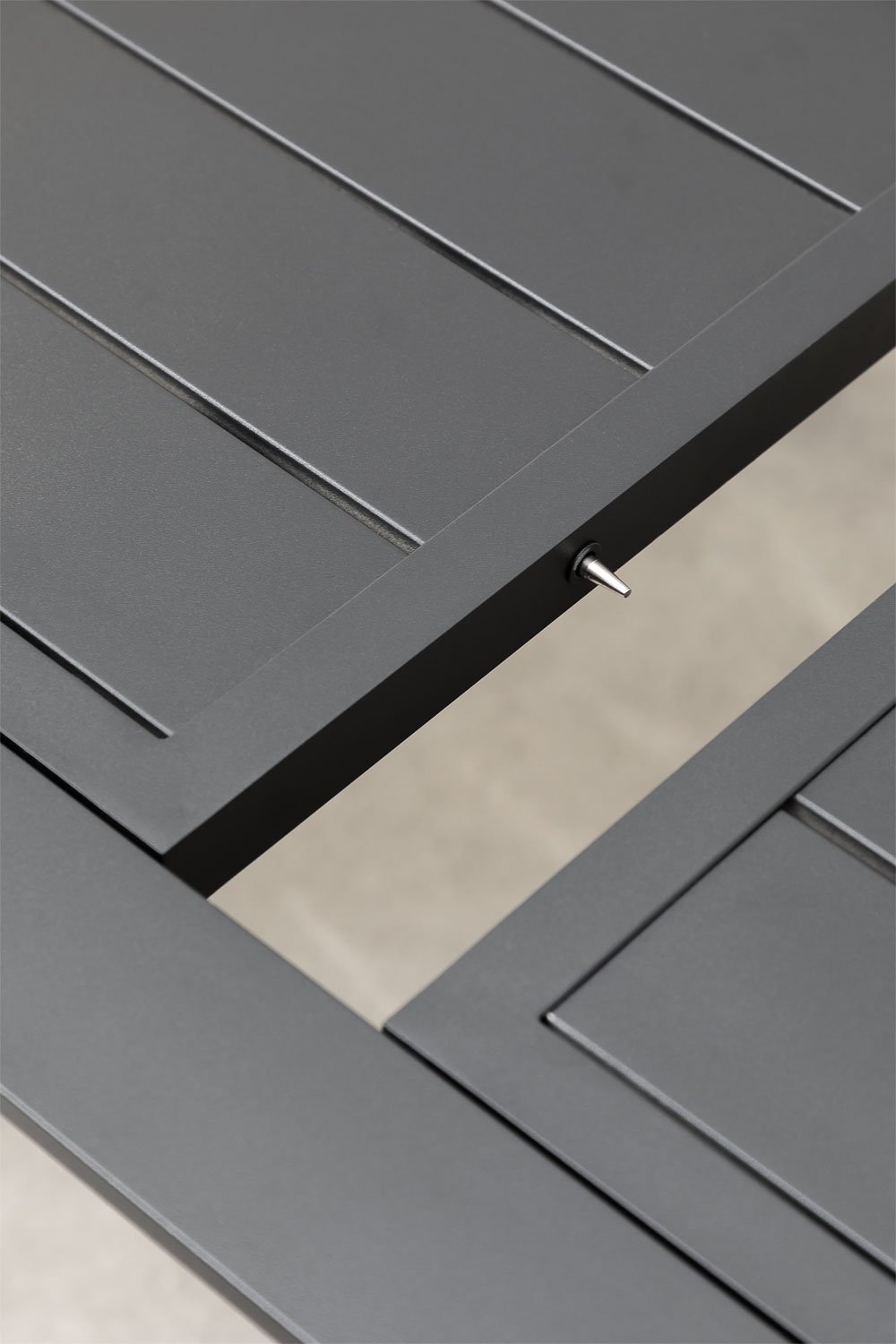 Zestaw rozkładanego stołu prostokątnego Starmi o wymiarach 180-240x100 cm, wykonanego z aluminium, oraz 4 krzesła ogrodowe Eika., obrazek w galerii 5