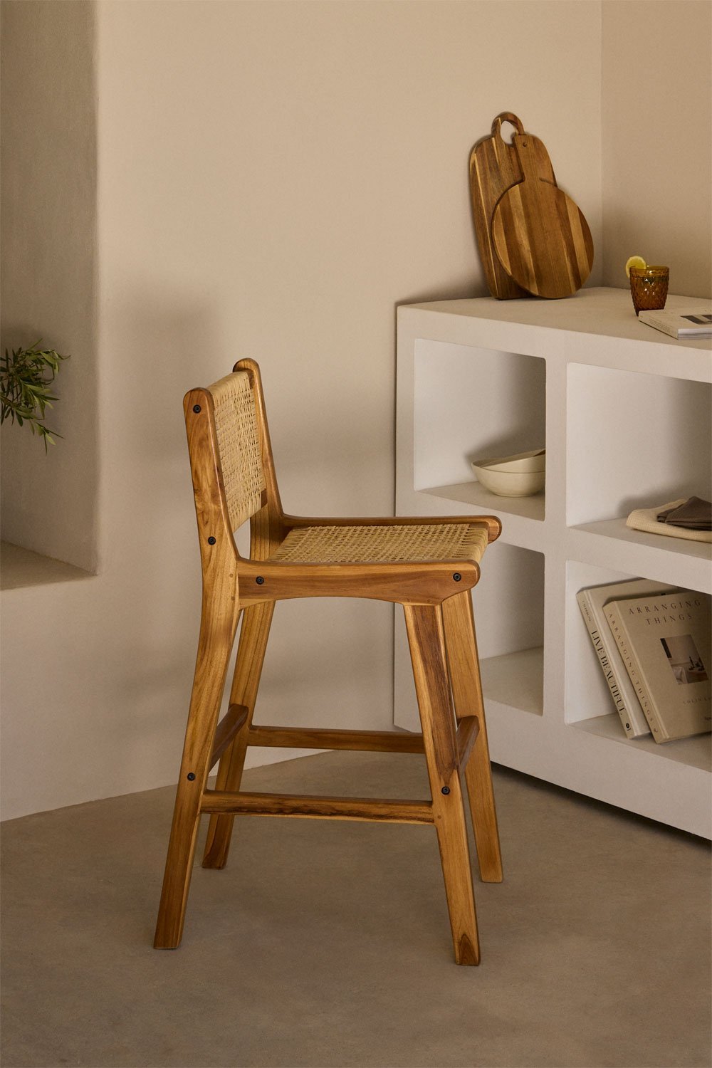 Wysoki stołek ogrodowy ↑61 cm z drewna tekowego Catua, obrazek w galerii 1