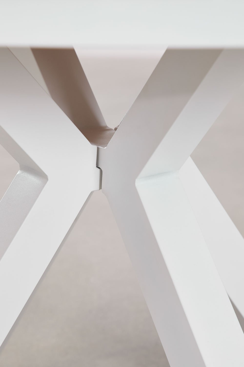 Okrągły stół ogrodowy z aluminium i drewna eukaliptusowego Archer, obrazek w galerii 6