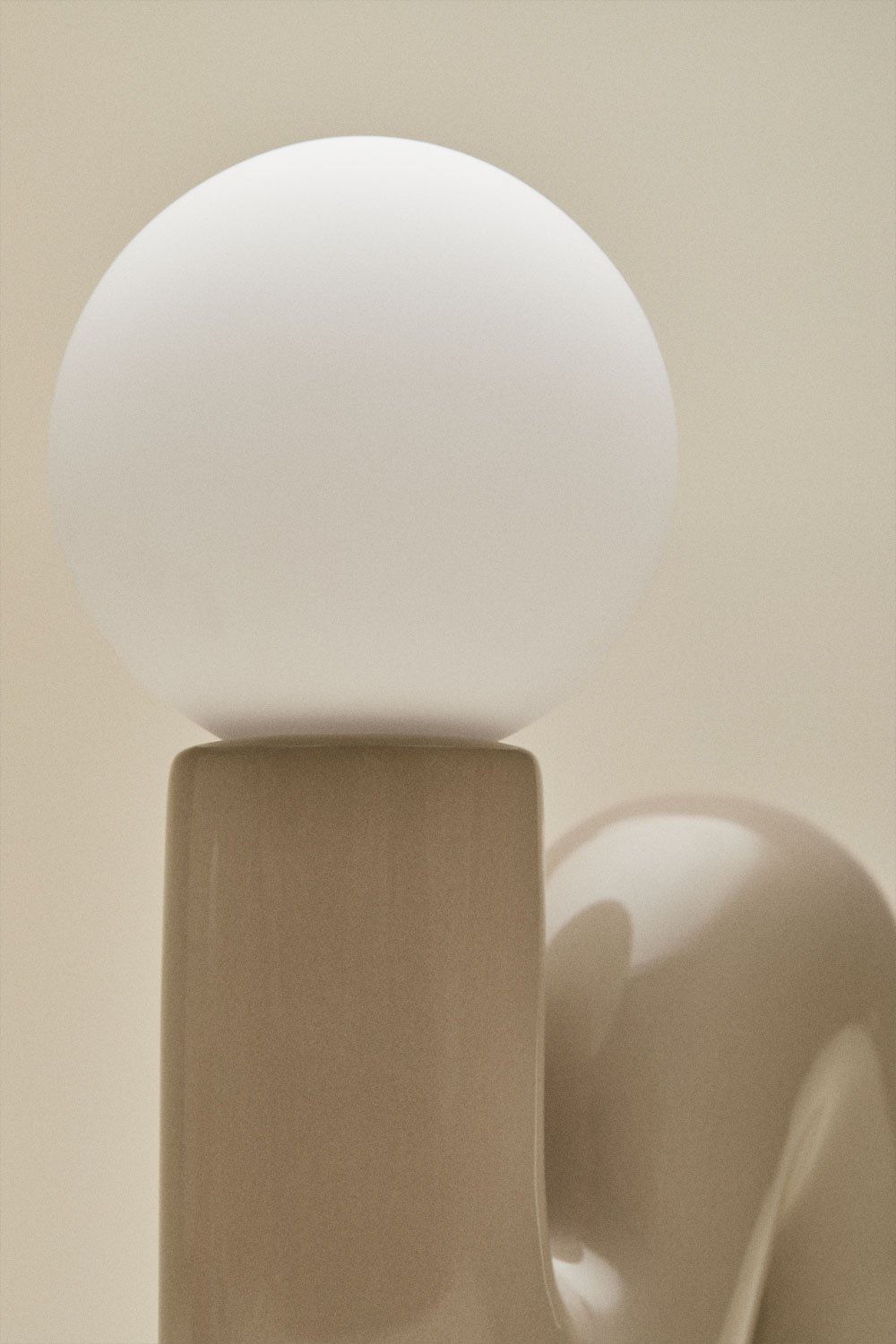 Lampa stołowa ceramiczna z kulą szklaną Vireto, obrazek w galerii 5