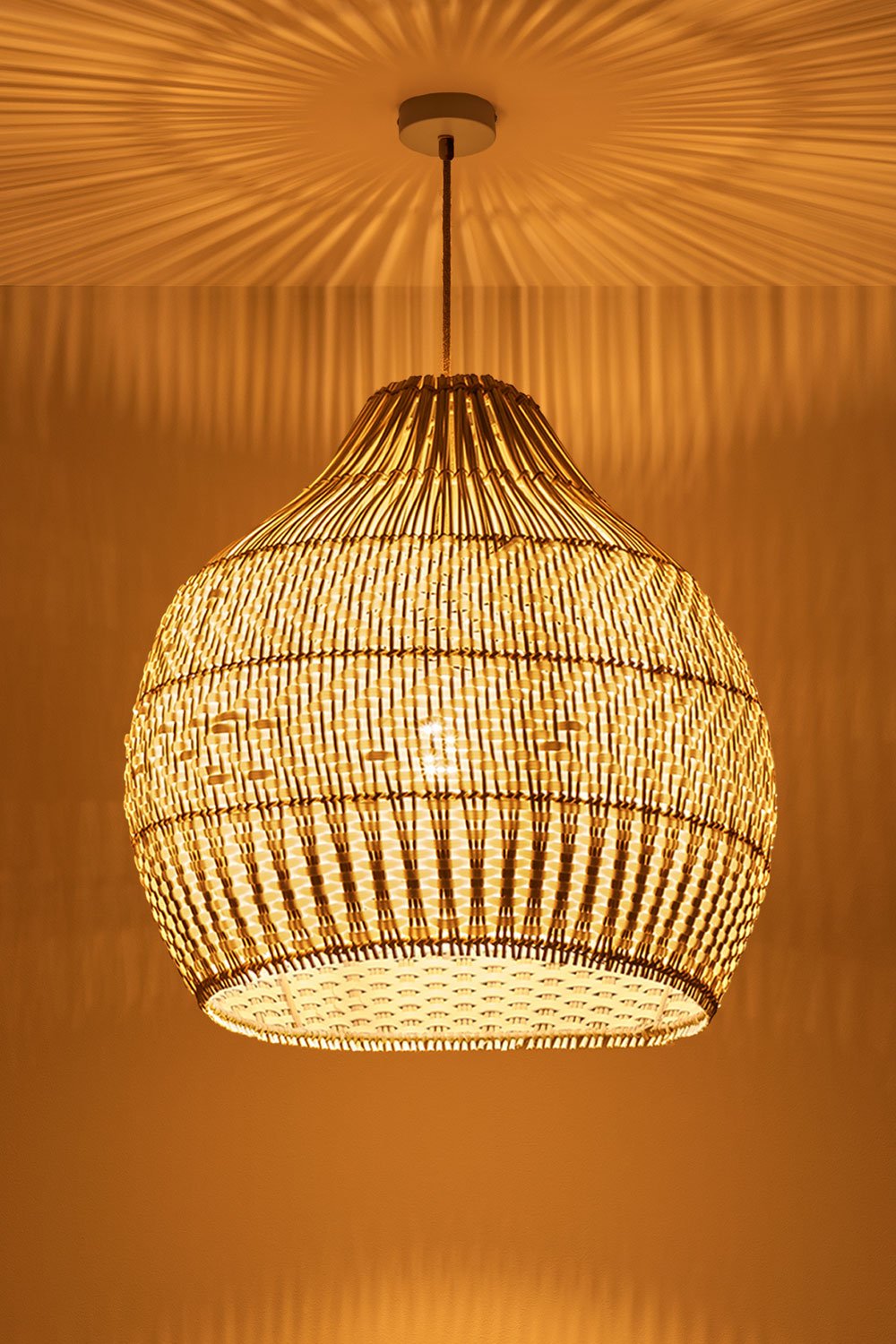 Lampa sufitowa zewnętrzna z plecionego rattanu Llaury, obrazek w galerii 2